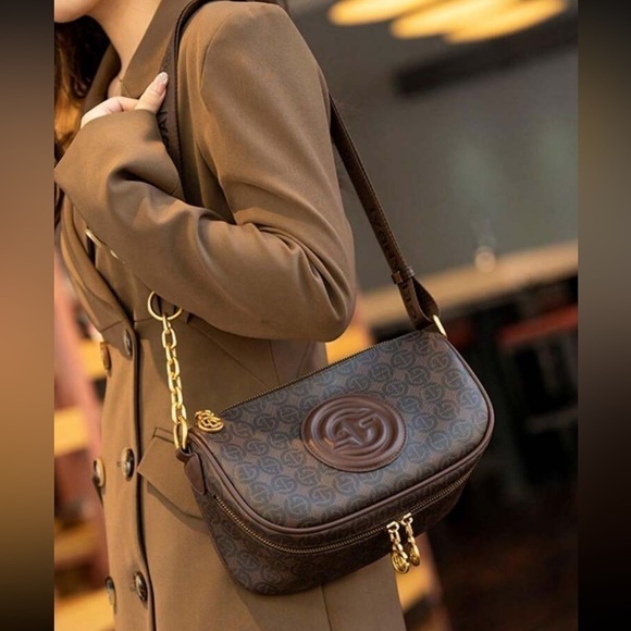 Lightweight Adjustable Crossbody / Shoulder Bag - Picture 2 of 5